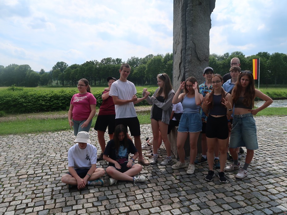 img00027.jpg
