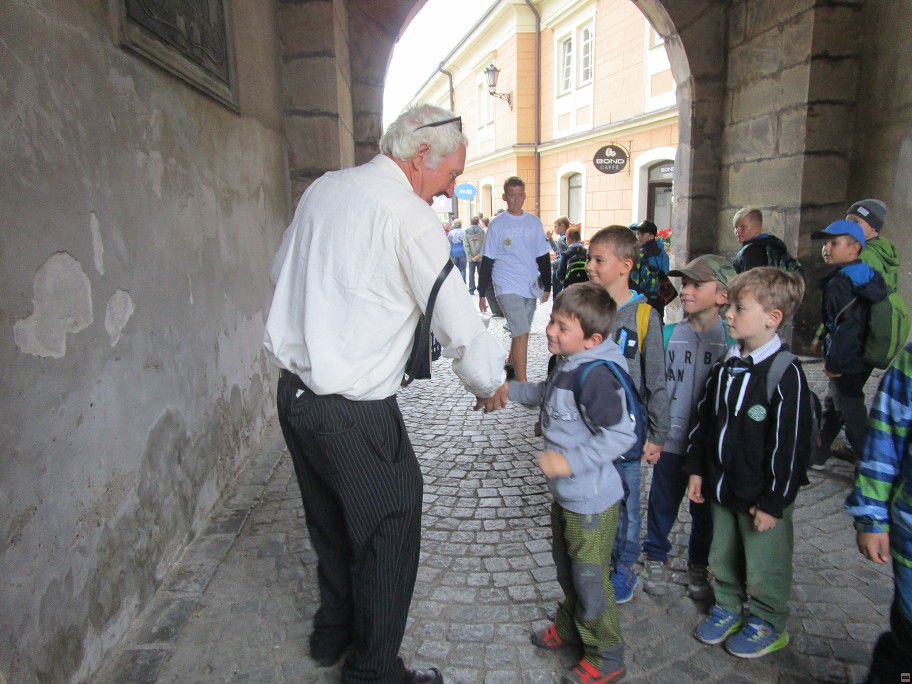 img00017.jpg
